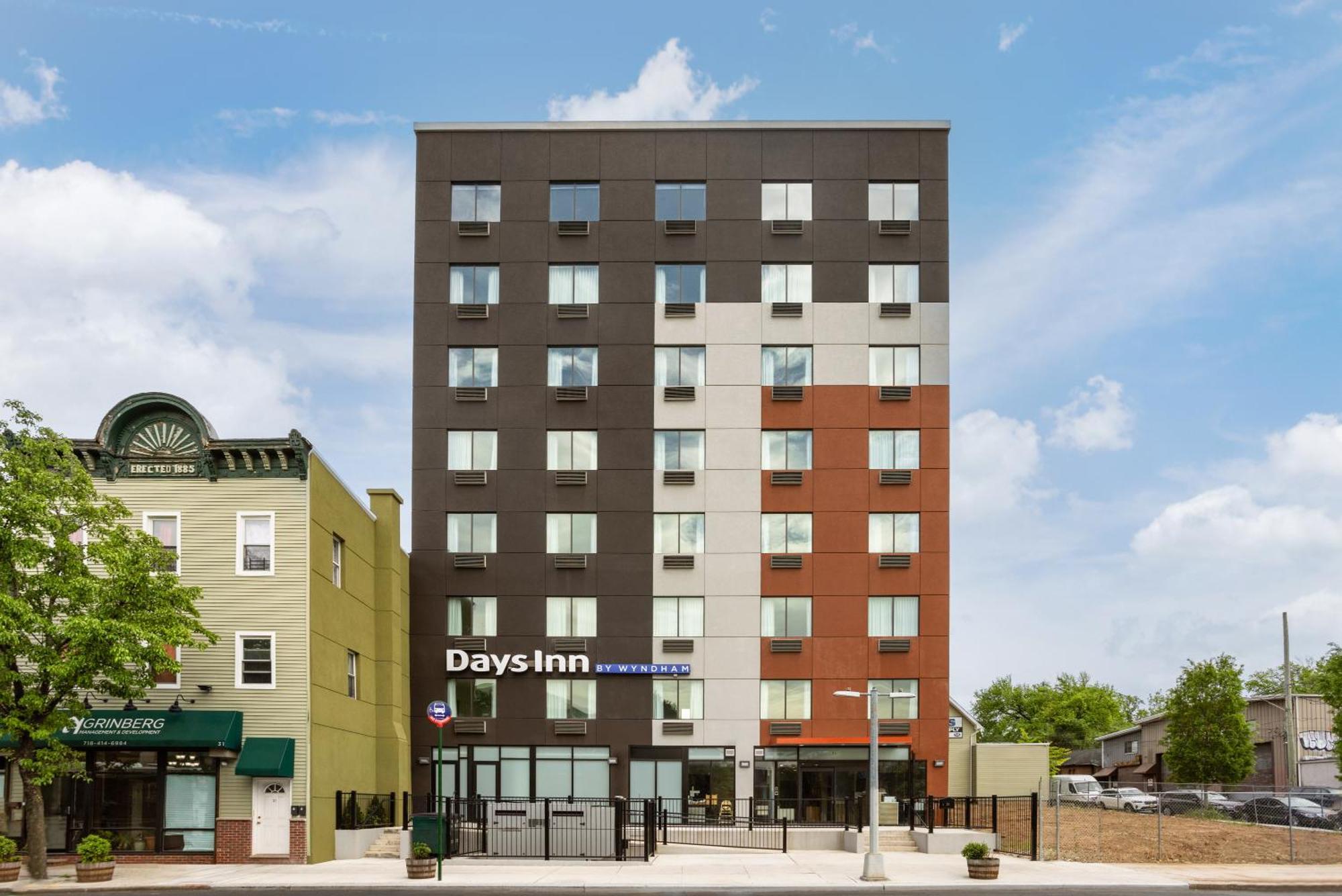 Days Inn By Wyndham Staten Island New York Exterior photo